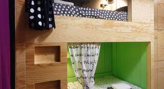 Гостиница InDaHouse Hostel Красноярск Спальное место на двухъярусной кровати в общем номере для мужчин и женщин-11